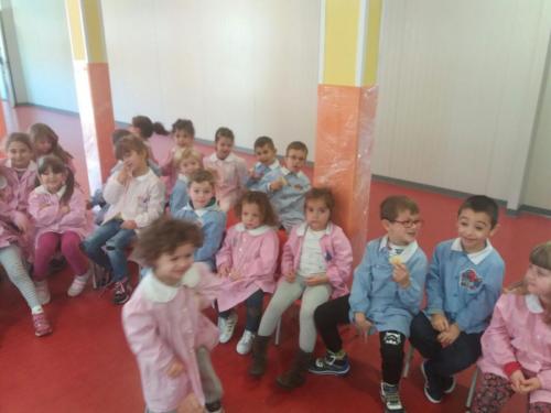 Scuola dell'infanzia via Tito Livio: bruschetta dopo la raccolta dell'olive